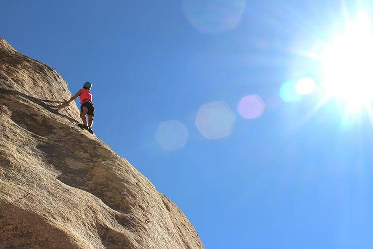 rock-climbing-mujer-practicando-escalada